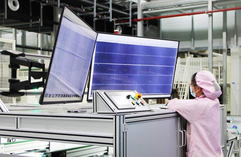 Maxeon worker