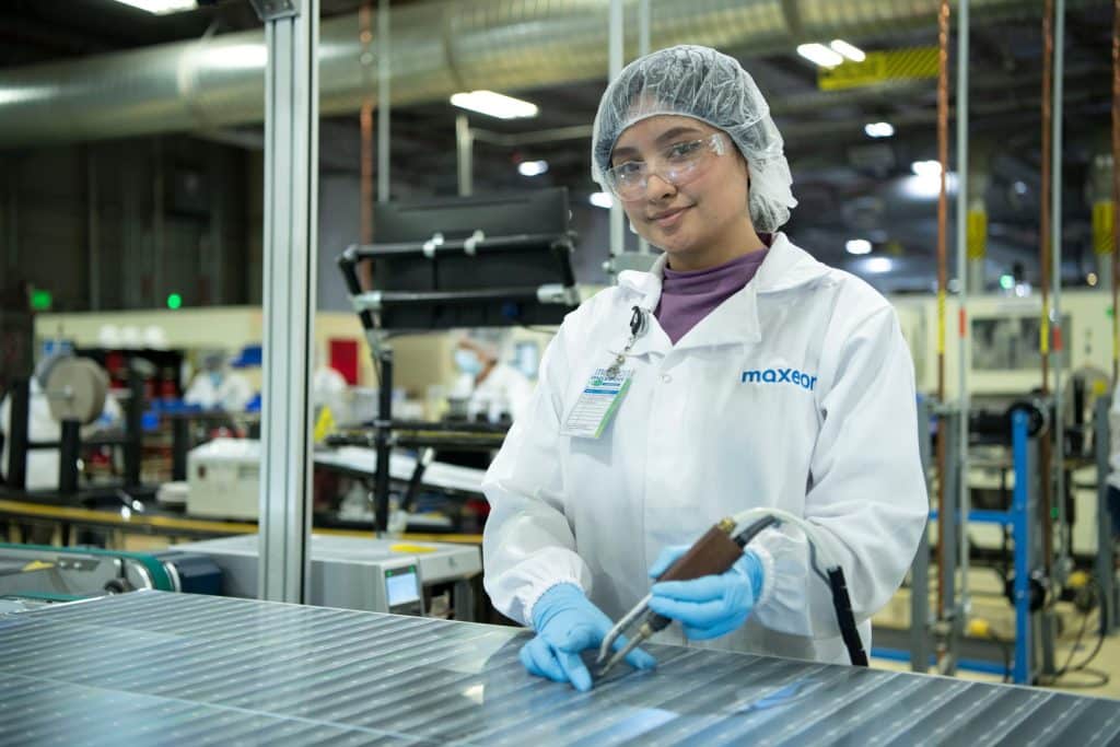 Maxeon Worker